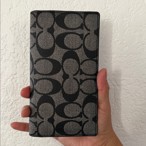 Coach Black and Tan Signature Trifold Wallet - Picture 2 of 4